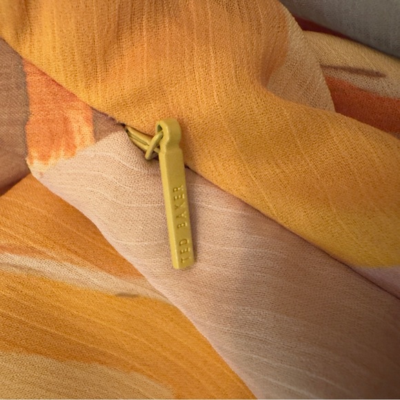 Ted Baker Darcila Floral Peplum Top Size 4 (US 10) Yellow Puff Sleeve - Picture 7 of 9